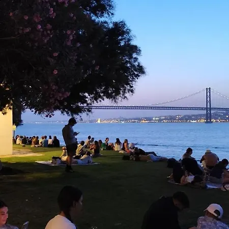 Flat In Cacilhas - Lisbon Stunning River Views * Almada