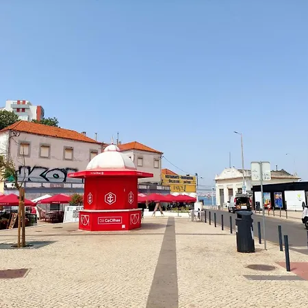 Flat In Cacilhas - Lisbon Stunning River Views Daire *