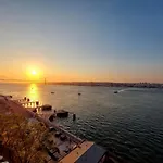 Flat In Cacilhas - Lisbon Stunning River Views 알마다