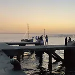 Flat In Cacilhas - Lisbon Stunning River Views 아파트 알마다