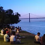 Flat In Cacilhas - Lisbon Stunning River Views 알마다