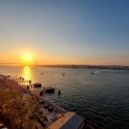 Flat In Cacilhas - Lisbon Stunning River Views Apartamento