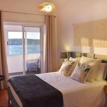 Daire Flat In Cacilhas - Lisbon Stunning River Views *