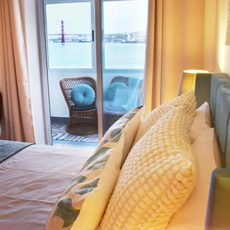 Flat In Cacilhas - Lisbon Stunning River Views *