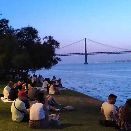Flat In Cacilhas - Lisbon Stunning River Views 알마다