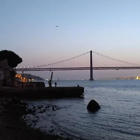 Flat In Cacilhas - Lisbon Stunning River Views *