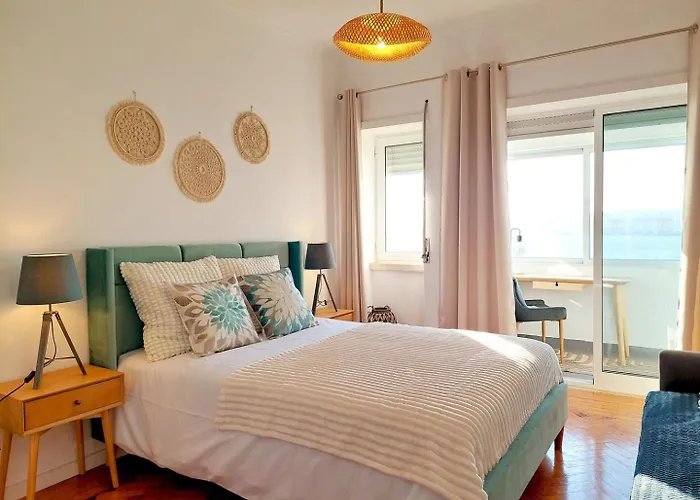 Flat In Cacilhas - Lisbon Stunning River Views *