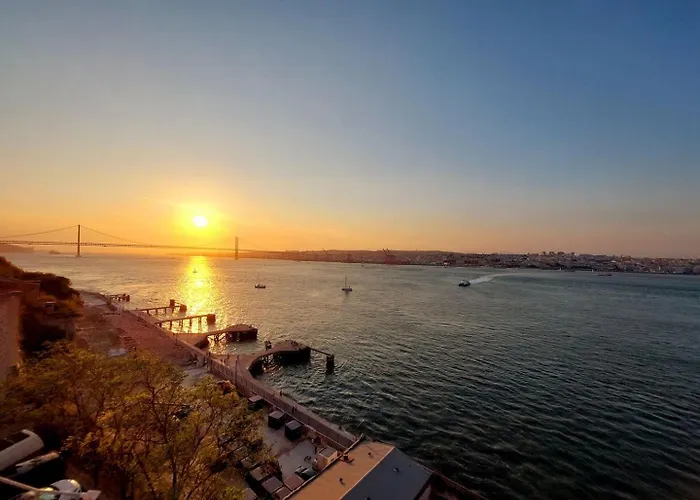 Flat In Cacilhas - Lisbon Stunning River Views Almada
