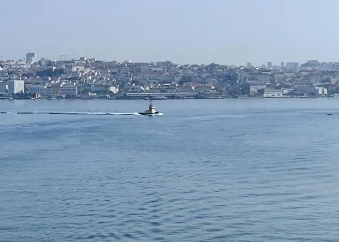 Flat In Cacilhas - Lisbon Stunning River Views