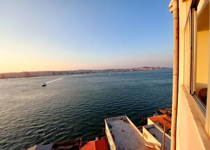 Flat In Cacilhas - Lisbon Stunning River Views