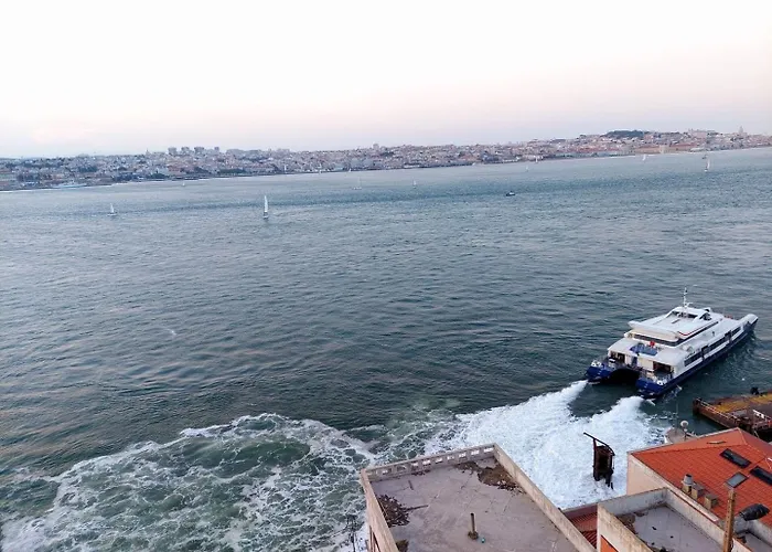 Flat In Cacilhas - Lisbon Stunning River Views Daire *