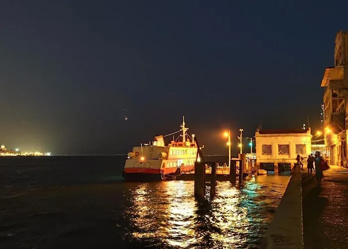 Flat In Cacilhas - Lisbon Stunning River Views Daire