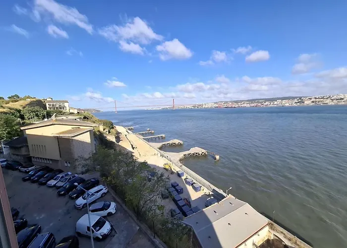 Flat In Cacilhas - Lisbon Stunning River Views Daire *