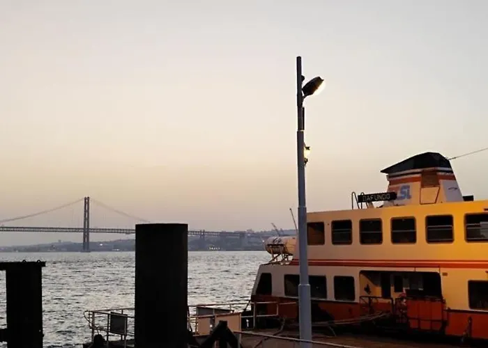 Daire Flat In Cacilhas - Lisbon Stunning River Views *