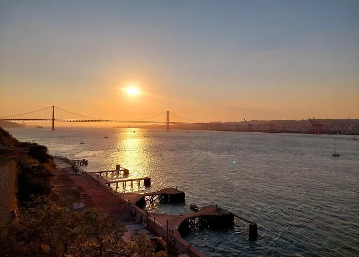 Daire Flat In Cacilhas - Lisbon Stunning River Views *